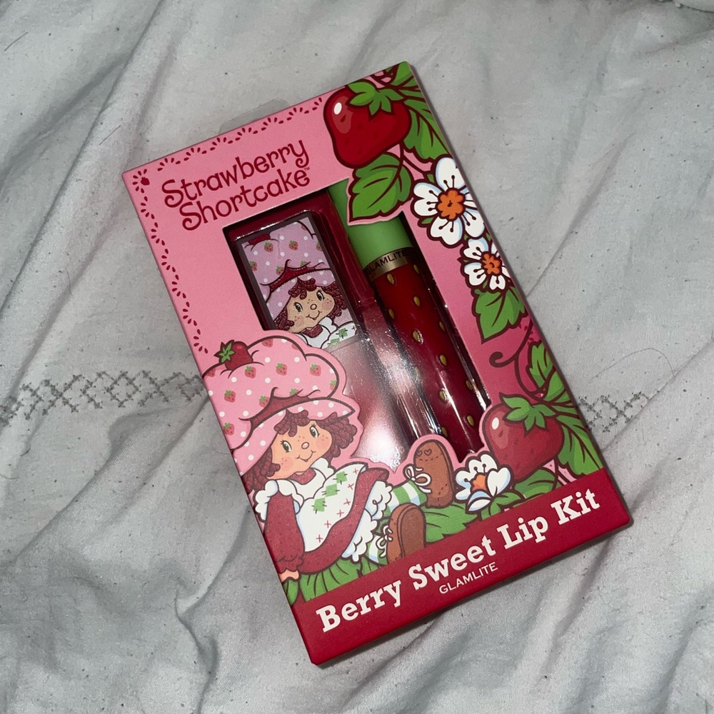 NEW Strawberry Shortcake Lipgloss set